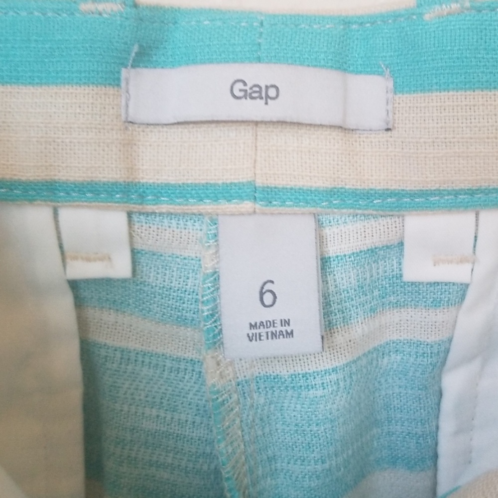 Gap Shorts - Picture 3 of 5